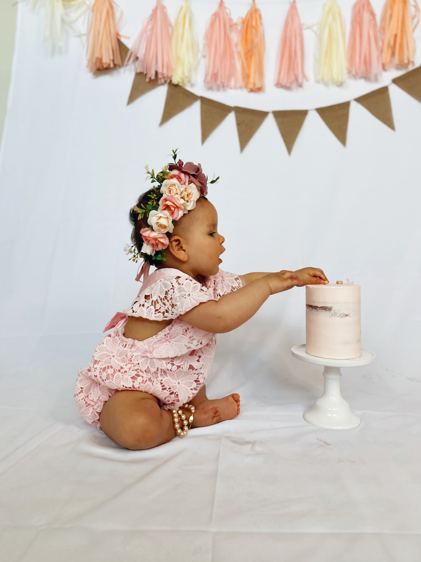 How To Create A DIY Cake Smash / First Birthday Photoshoot At HOME ...